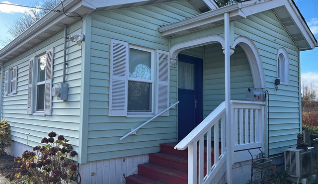The Park Cottage in Bremerton 3.5 blocks to PSNS main gate & 1 mile from ferry