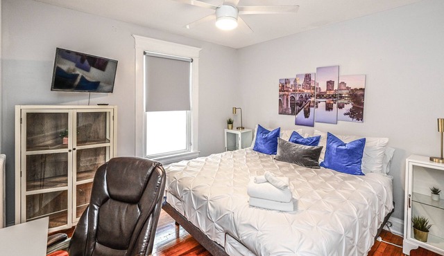 The Pleasant Mansion 9BR Uptown-Downtown by Lux Life