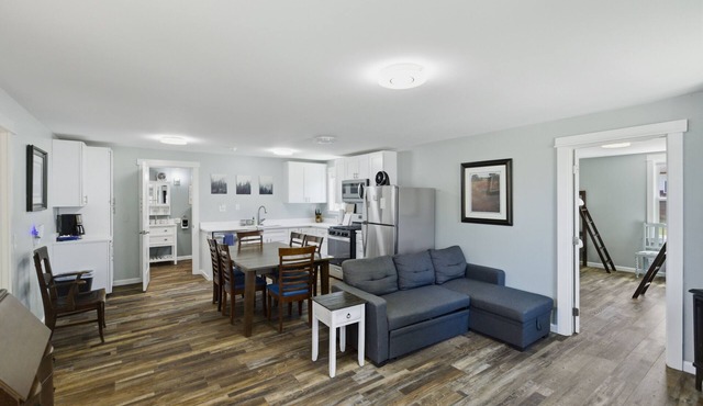 The Quacker Jack - Dog friendly, sleeps 8