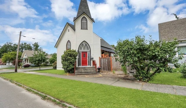 This church, converted to a full-time residence, was built in the 1800's but has been updated to modern standards.