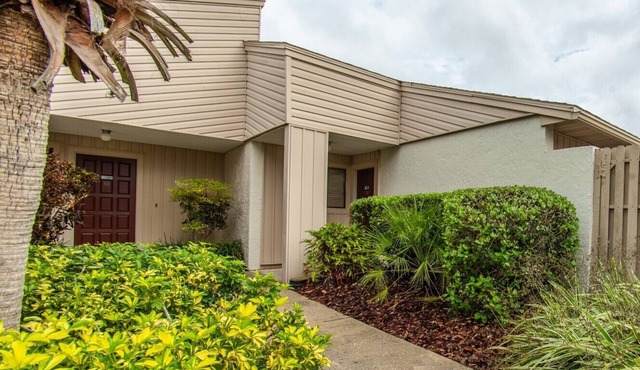 TimeOut 2! Spacious 2 bed/2bath condo, Sleeps 6, Pool!