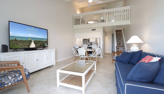 Top Floor, Beachfront, Two Bedroom Condo with Loft! Beach Villa 2023