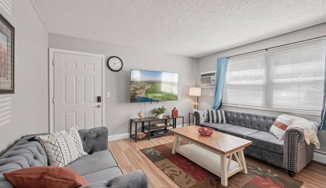Tranquil 2BR Apt Mpls - 8075 Apt 2