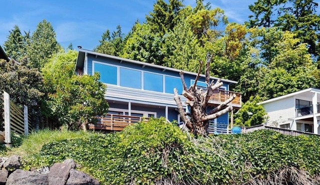 Tranquil waterfront getaway with inviting outdoor decks & beach access