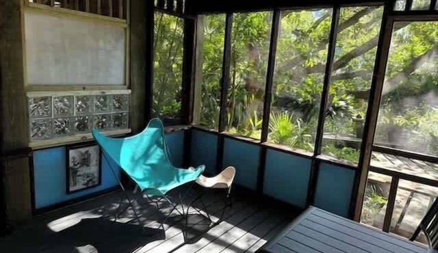 Tree House Hideaway