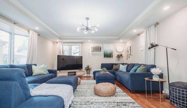 Ultimate Group Stay in St Paul – 8 beds