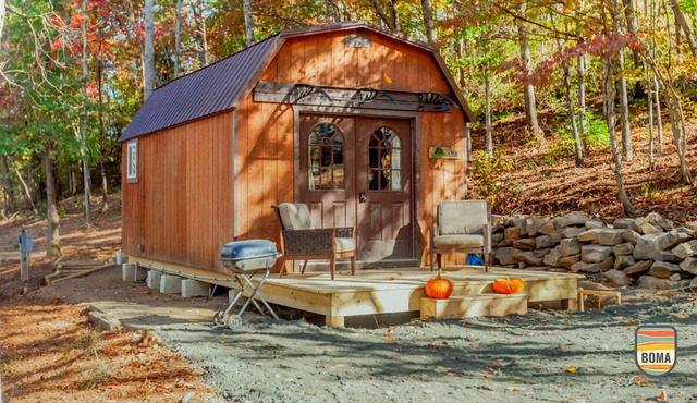 Unique “Tiny Barn” at Farmstead | Lake Lure 2miles