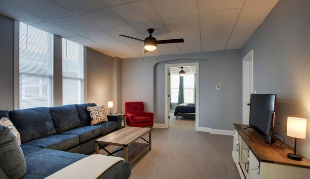 Updated Ground Level West Facing 1-bed w/Wi-Fi