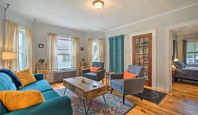 Updated Vintage Apartment < 1/2 Mi to Main St