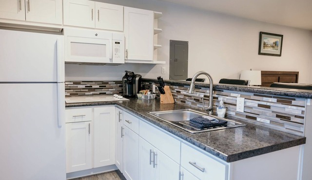 Vance Towers B: 1 BR, 1 BA Condominium in Sitka, Sleeps 2