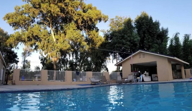 Very Private Guest House for 6 on Private 3.25 acre Estate behind 2 secure gates