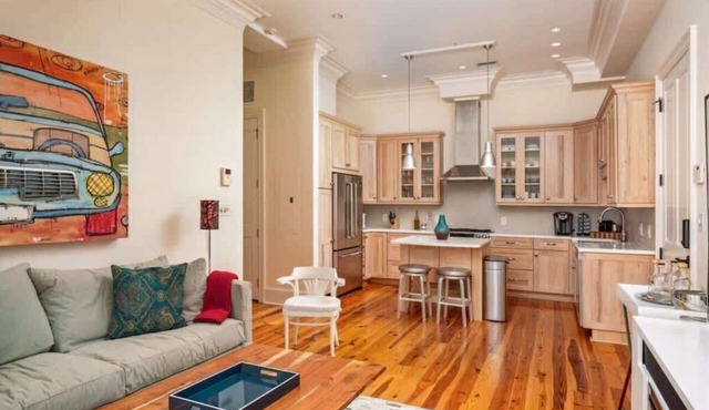 Vibrant King St Condo with Private Balcony