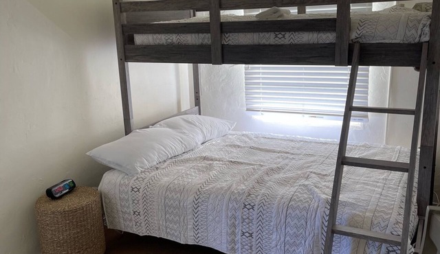 Walk to Beach - 2b1b Butterfly Cottage Sleeps 4