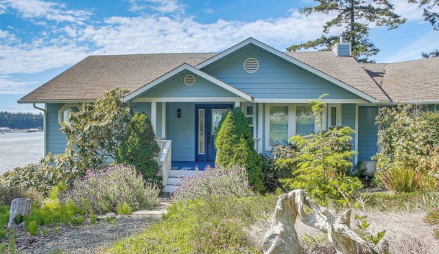 Waterfront PNW Escape w/Deck & Beach Access!