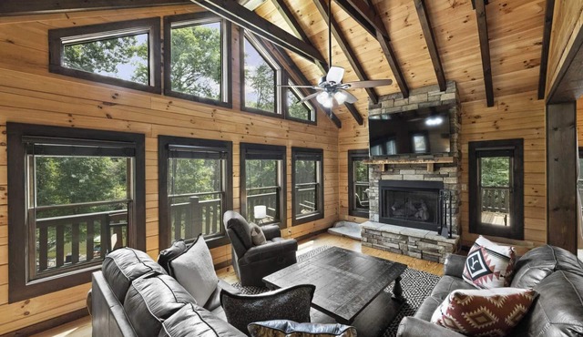 Waterfront 1-acre Private Dock, Hot Tub, Firepit Bankhead Lodge by Avantstay