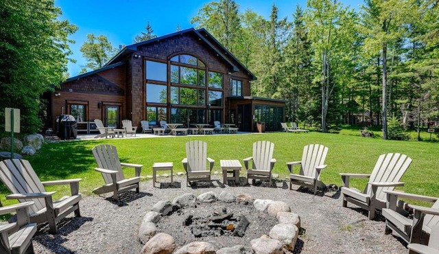 Whispering Pines Lodge: 11 Bedroom