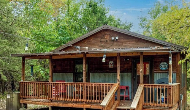 Wonderful Rustic Cabin with Barbecue in Miami, Oklahoma