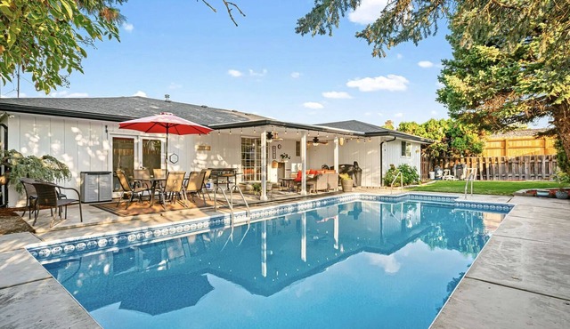Yakima luxury with game room and heated pool - POOL OPEN MAY-SEPT
