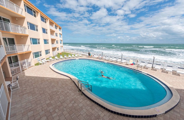 Ocean Front Complex -beautiful Ocean Views! Can't Get Any Closer To The Ocean!