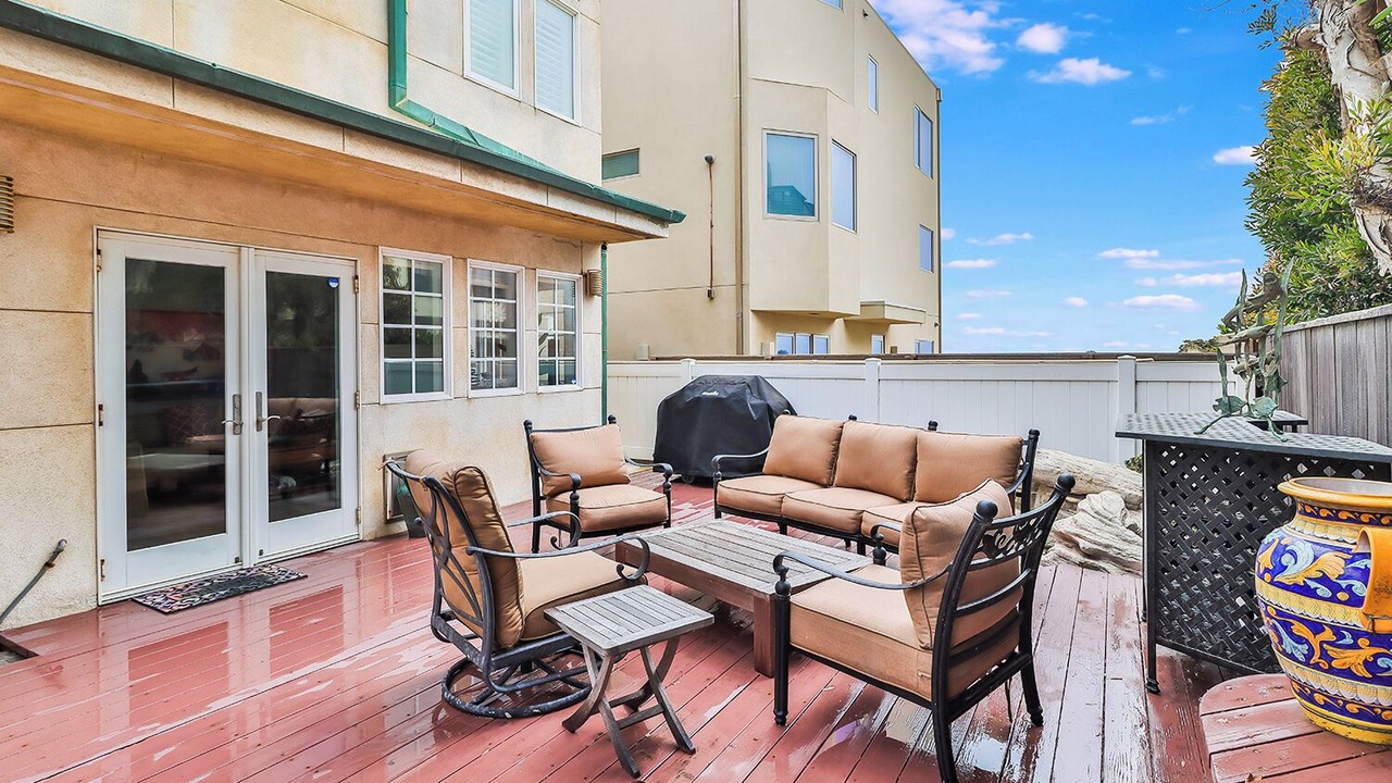Photo of Patio Balcony in Pierpont Bay