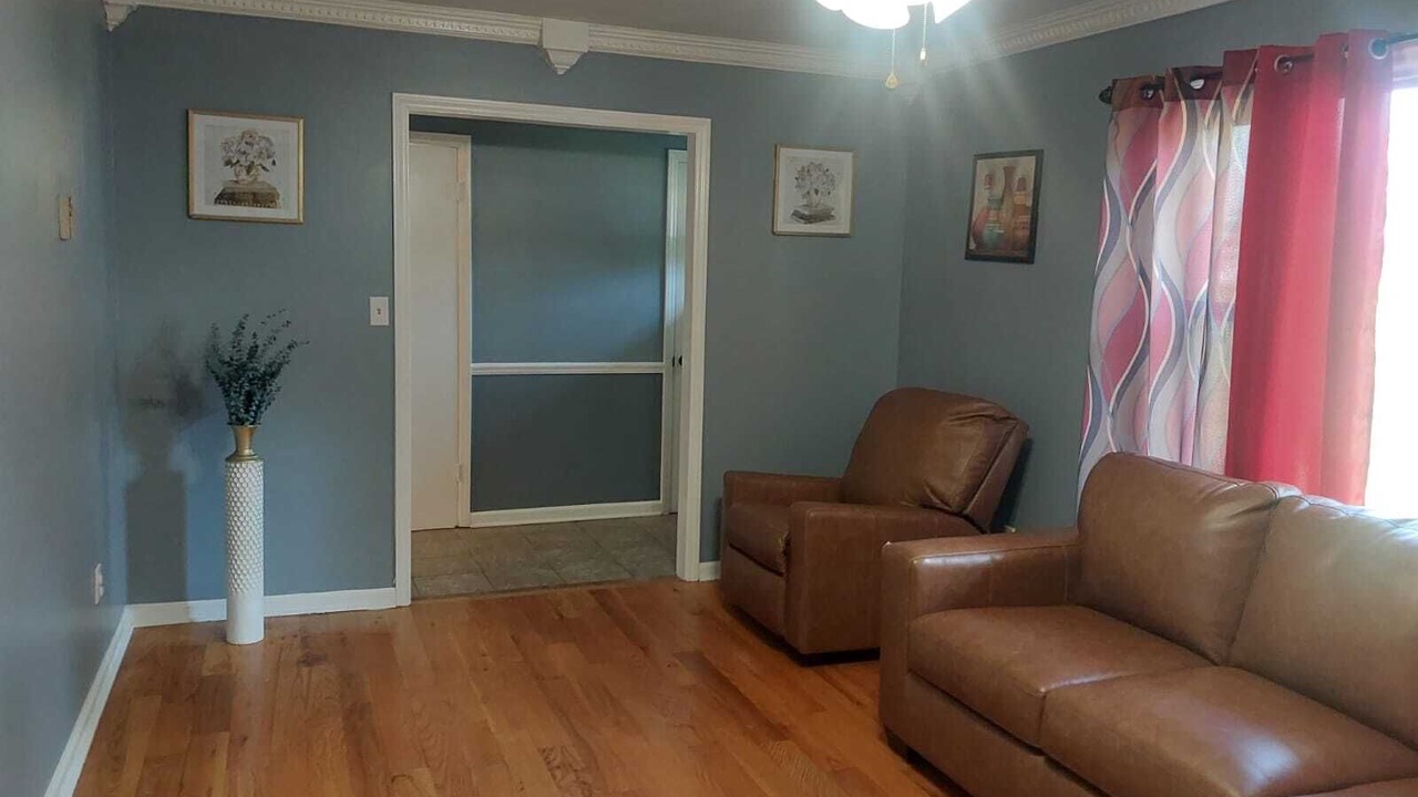 Photo of Livingroom in West Wytheville