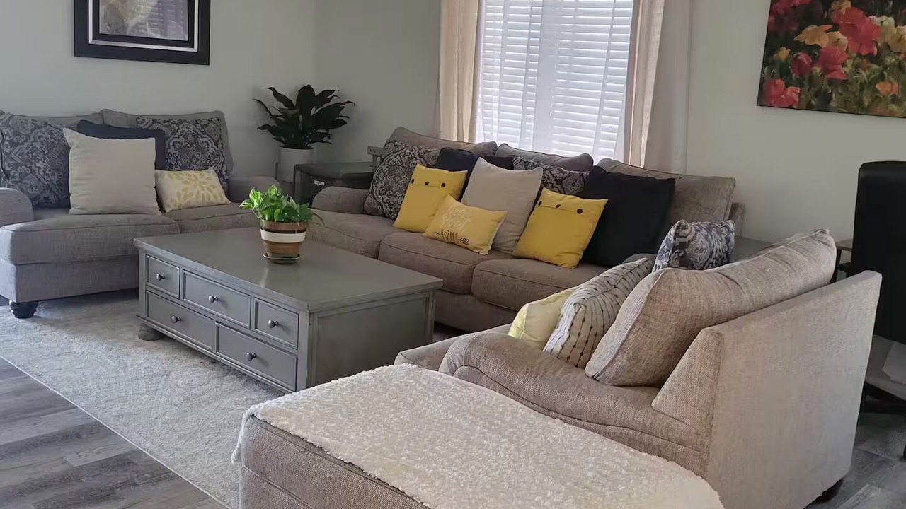 Photo of Livingroom in East Mesa